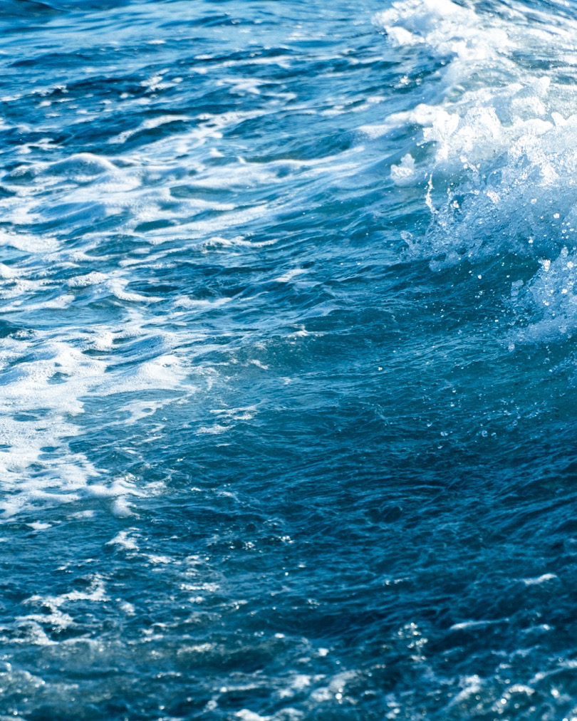 A wave frozen mid-break — Maldives